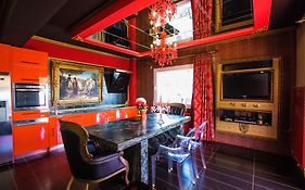 Luxury Suites - Parking , Central Suites